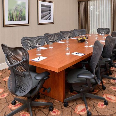 Hilton Garden Inn Addison Extérieur photo