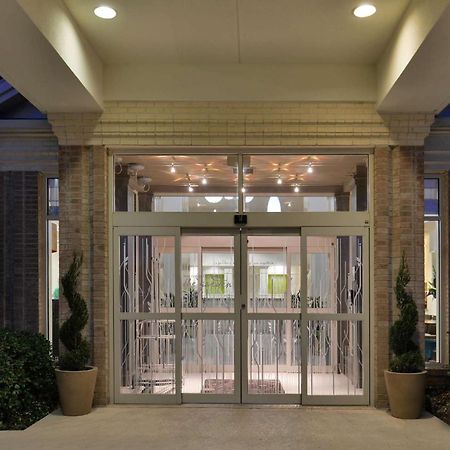 Hilton Garden Inn Addison Extérieur photo