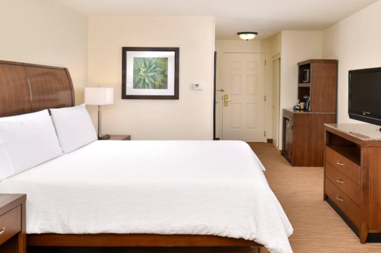 Hilton Garden Inn Addison Extérieur photo