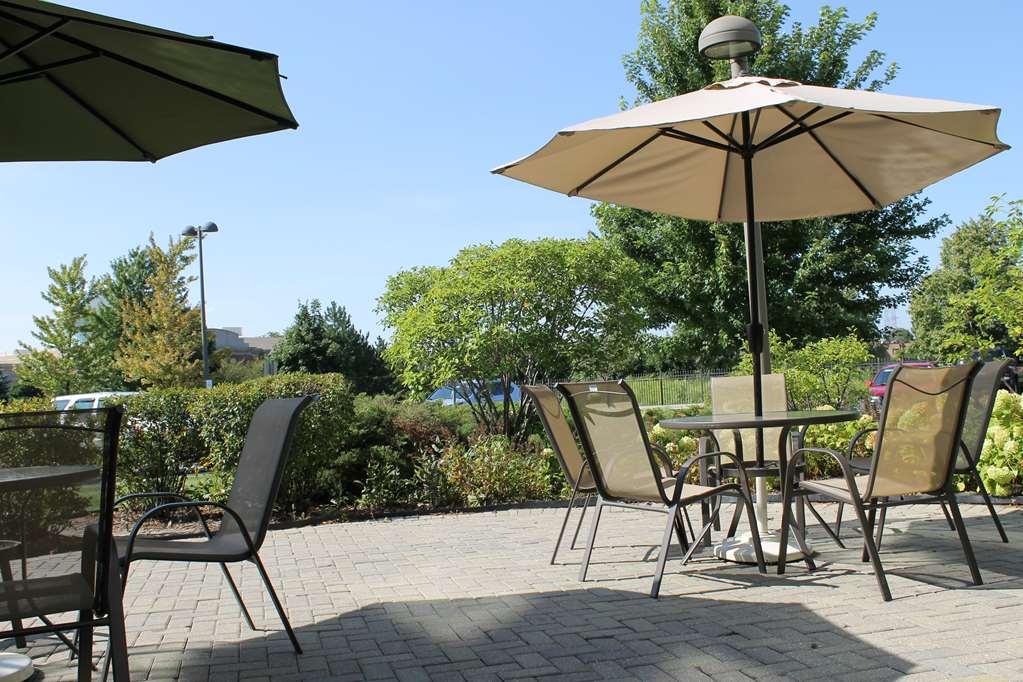 Hilton Garden Inn Addison Extérieur photo