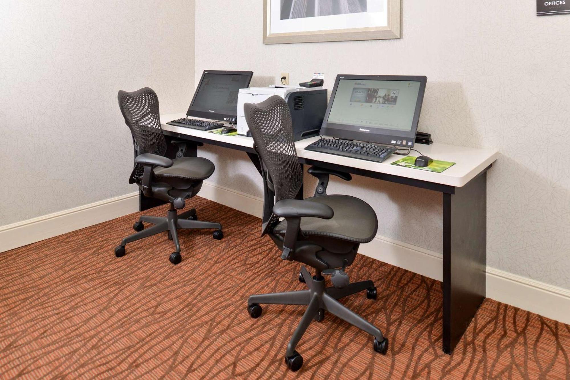 Hilton Garden Inn Addison Extérieur photo