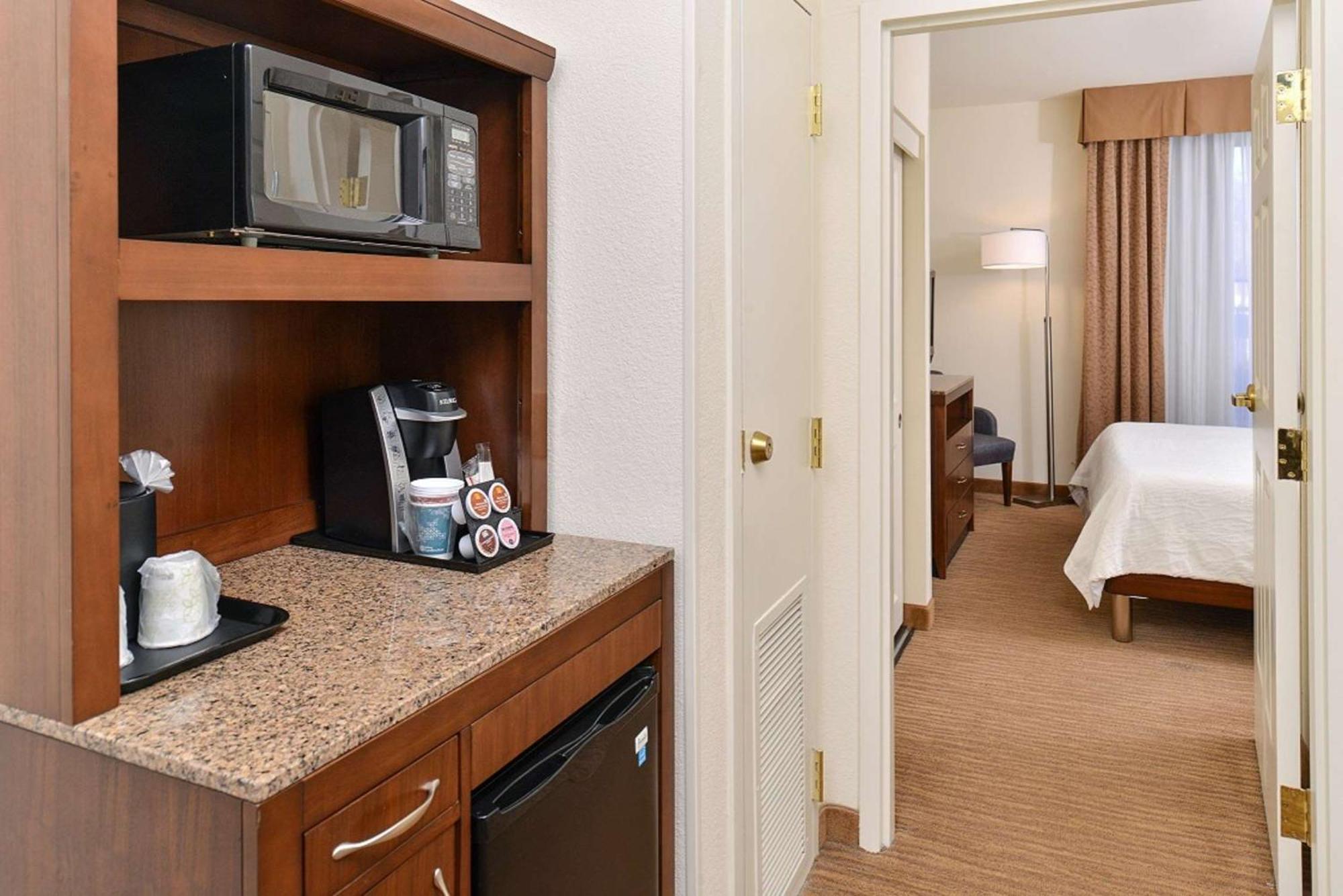 Hilton Garden Inn Addison Extérieur photo