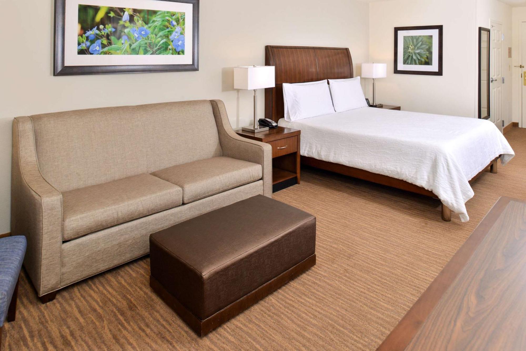 Hilton Garden Inn Addison Extérieur photo