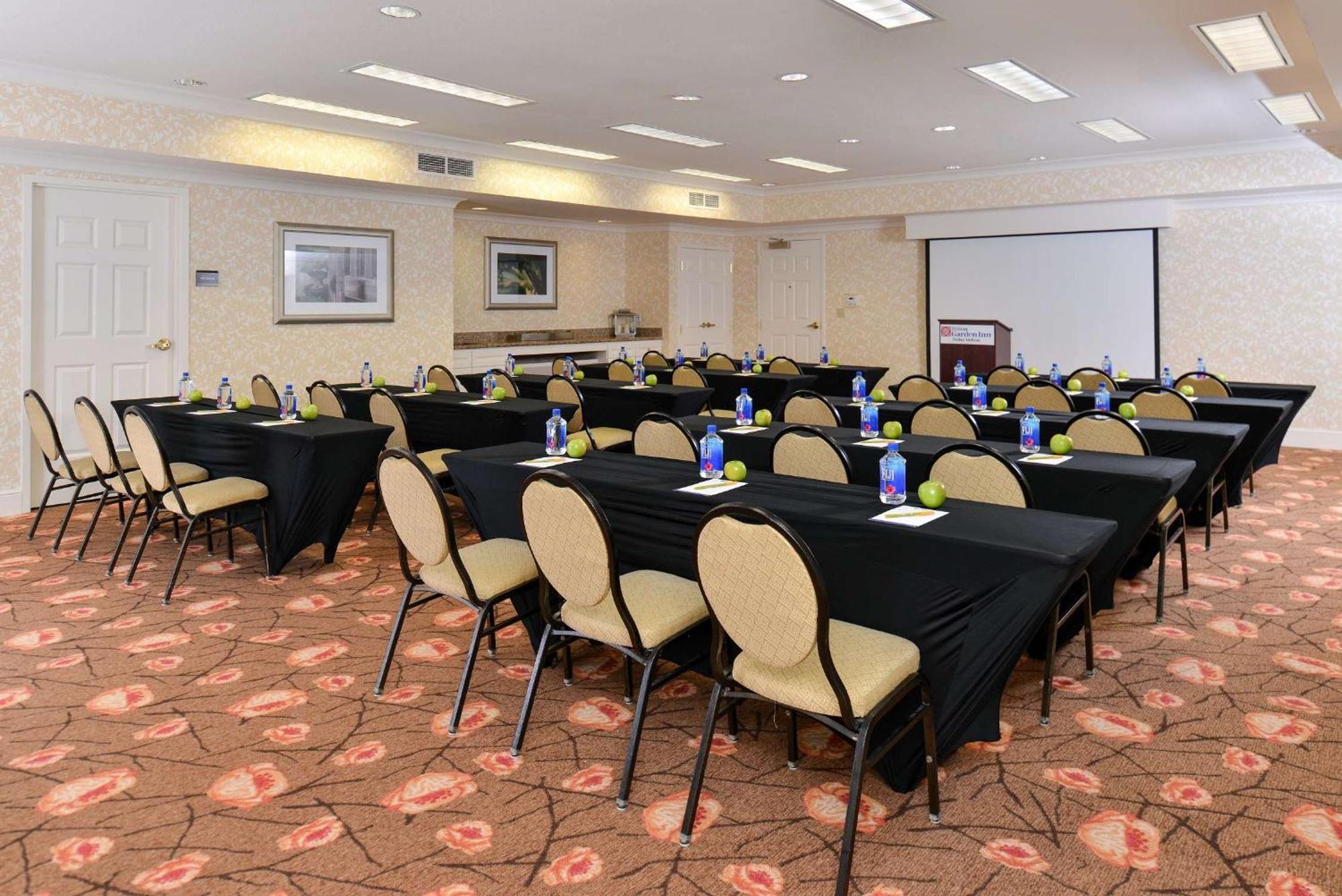 Hilton Garden Inn Addison Extérieur photo