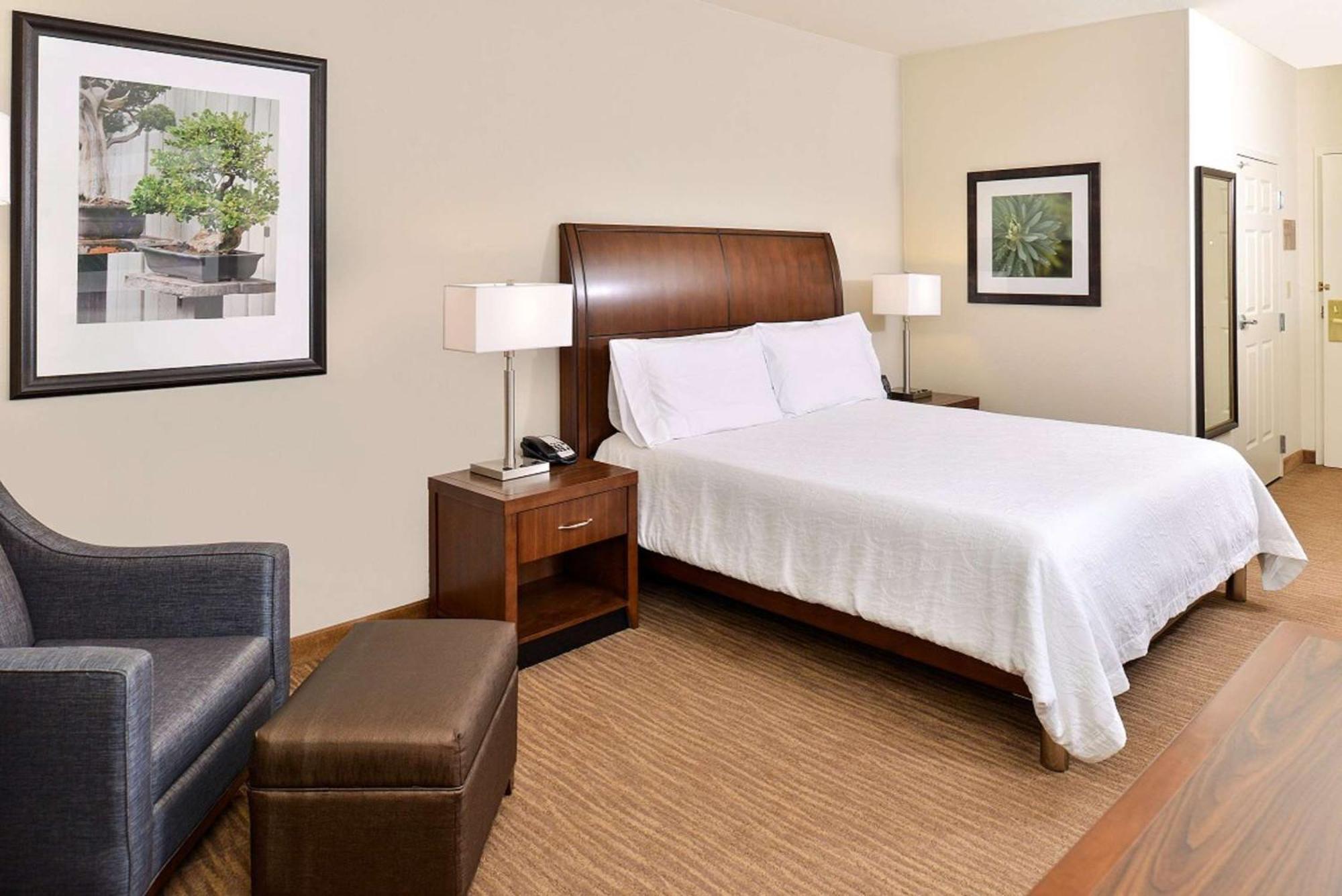 Hilton Garden Inn Addison Extérieur photo