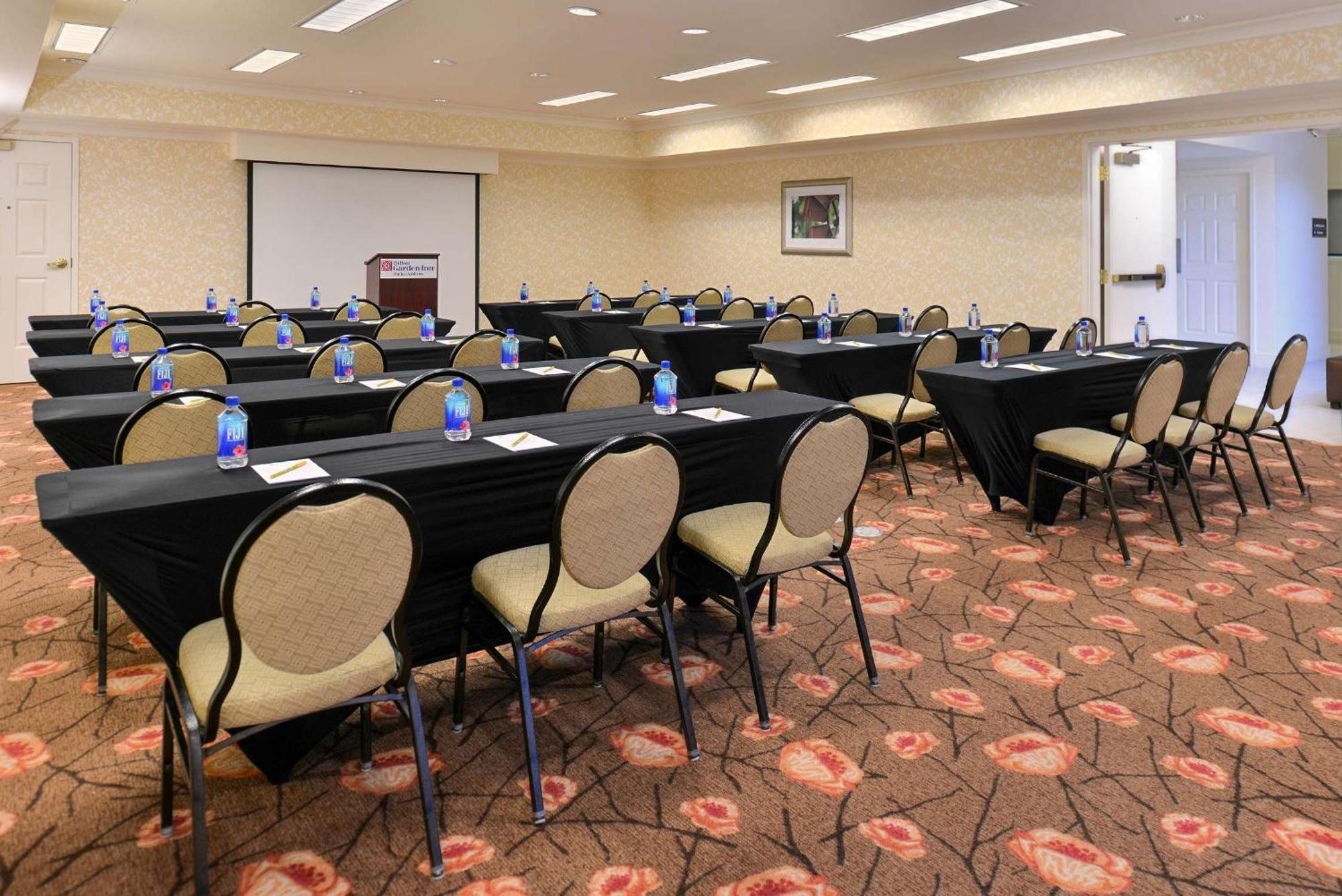 Hilton Garden Inn Addison Extérieur photo