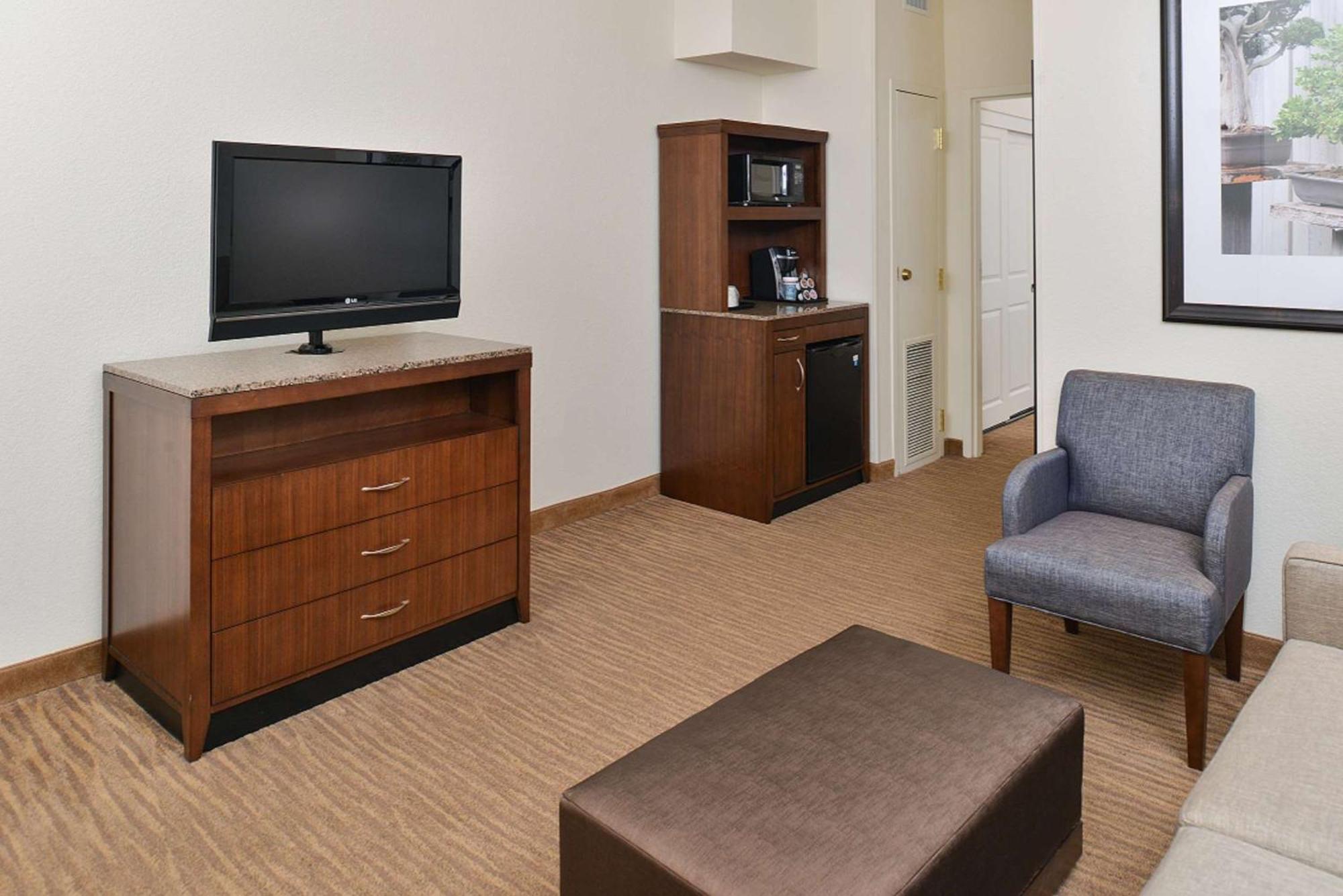 Hilton Garden Inn Addison Extérieur photo
