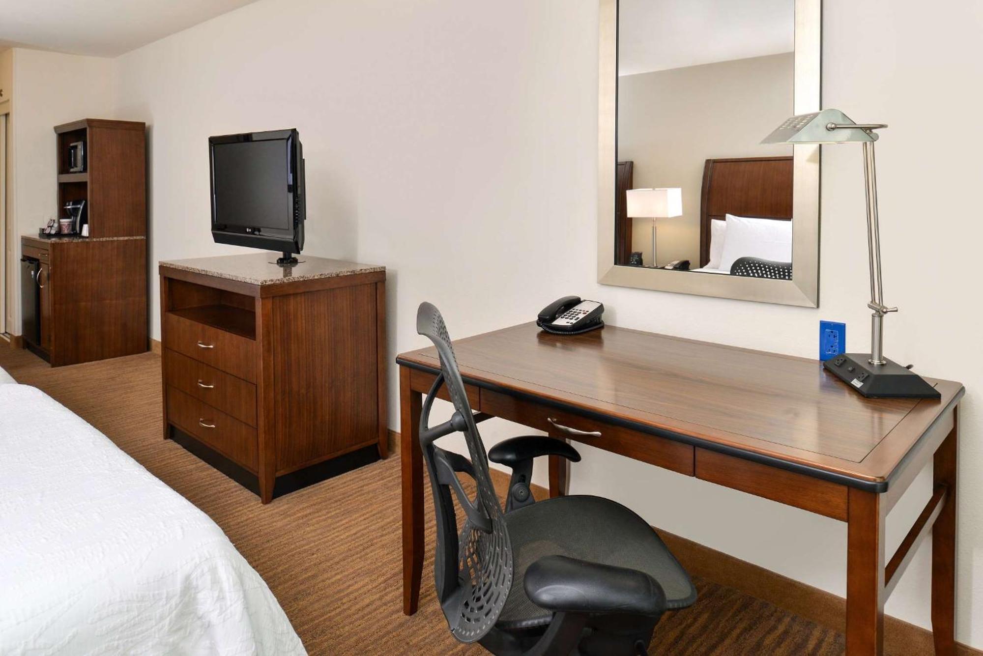 Hilton Garden Inn Addison Extérieur photo