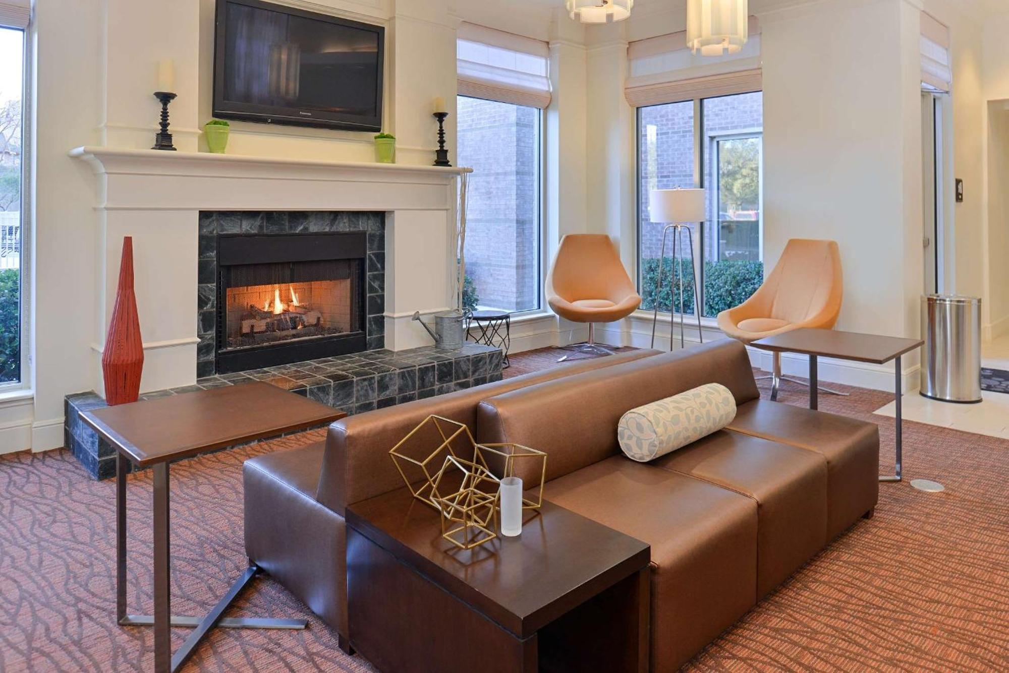 Hilton Garden Inn Addison Extérieur photo