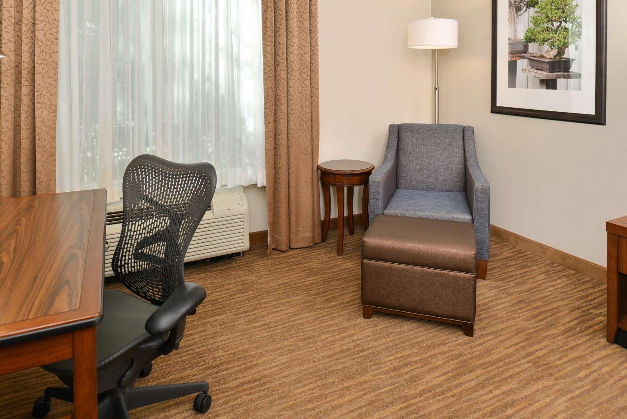 Hilton Garden Inn Addison Extérieur photo