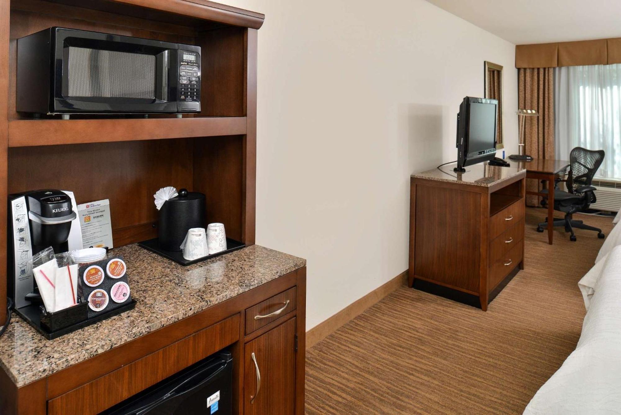 Hilton Garden Inn Addison Extérieur photo