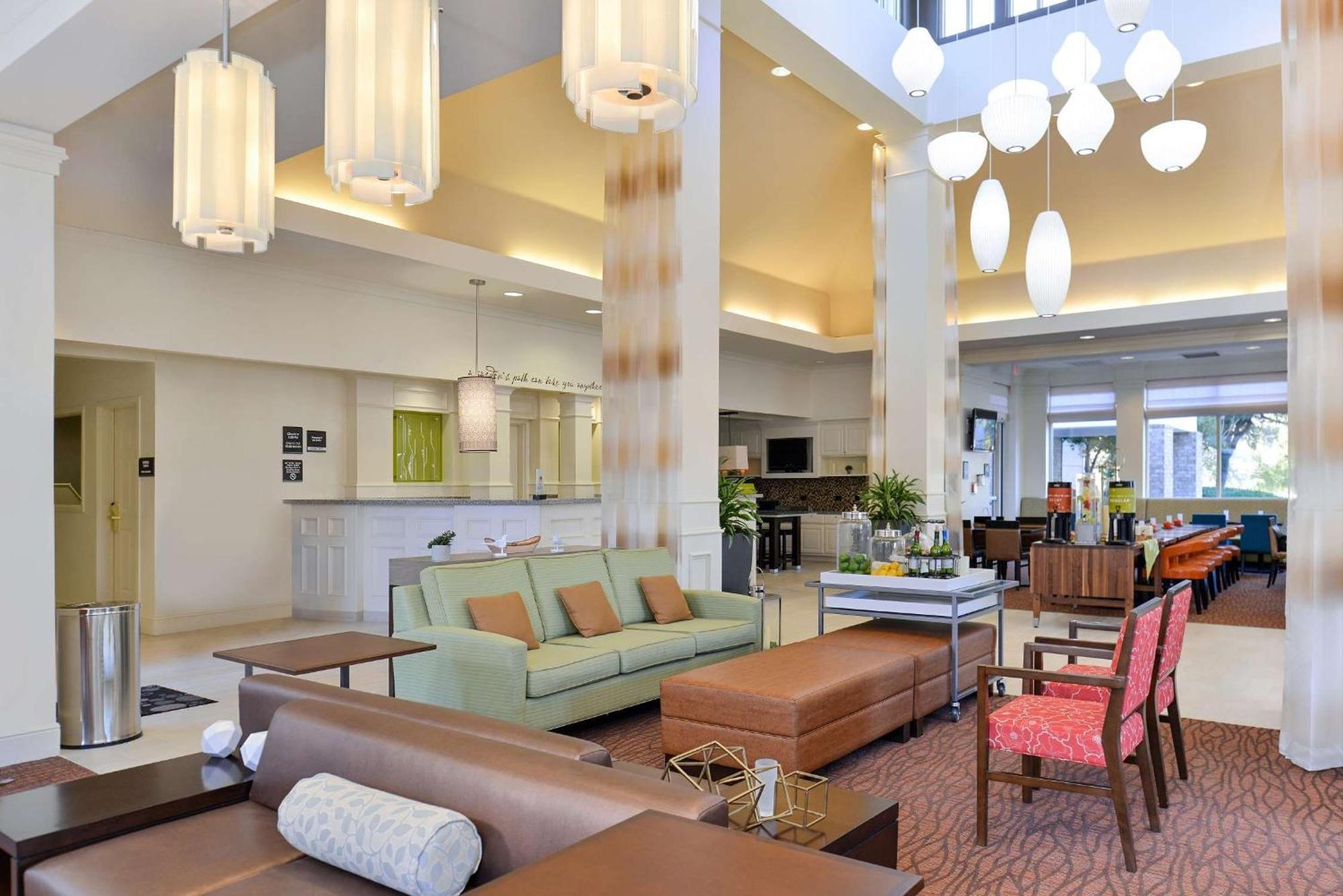 Hilton Garden Inn Addison Extérieur photo