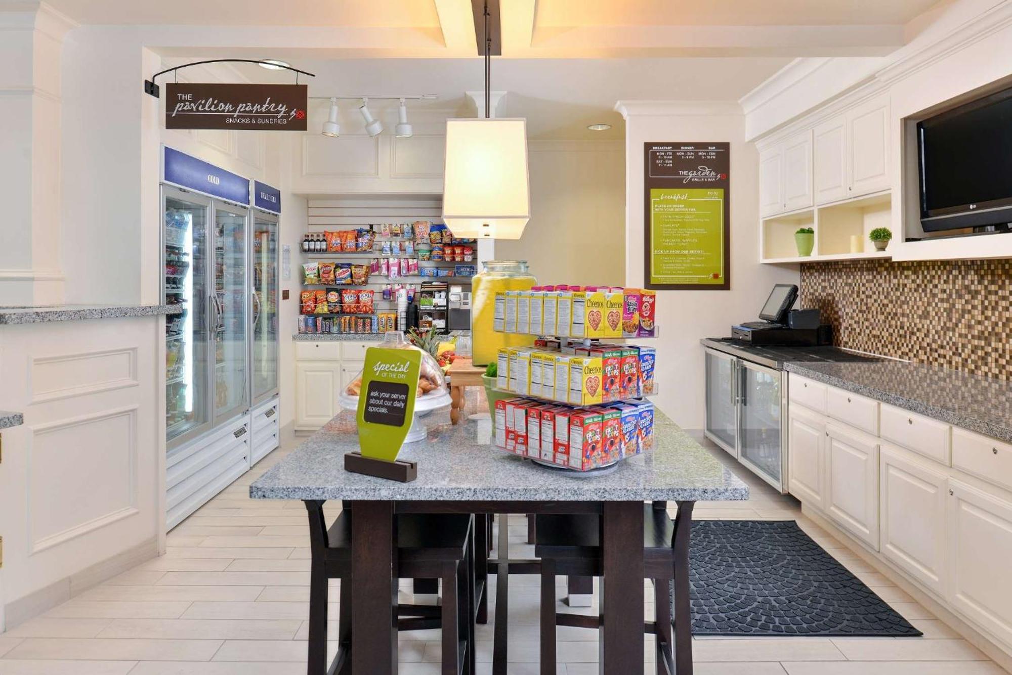 Hilton Garden Inn Addison Extérieur photo