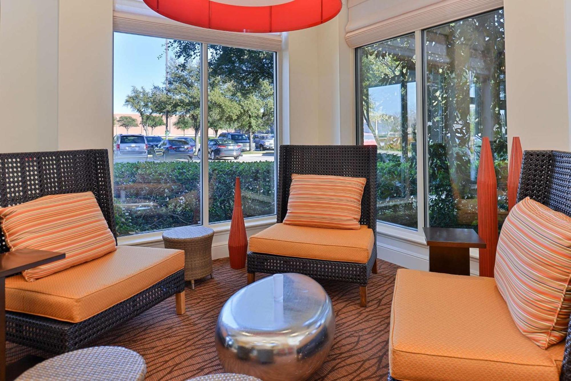 Hilton Garden Inn Addison Extérieur photo